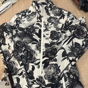 Lululemon jacket. Open to offers!